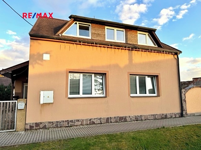 Pronájem bytu 2+1 74 m² (Jednopodlažní) - foto 1