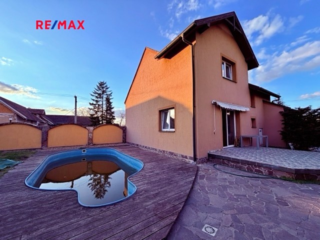 Pronájem bytu 2+1 74 m² (Jednopodlažní) - foto 2