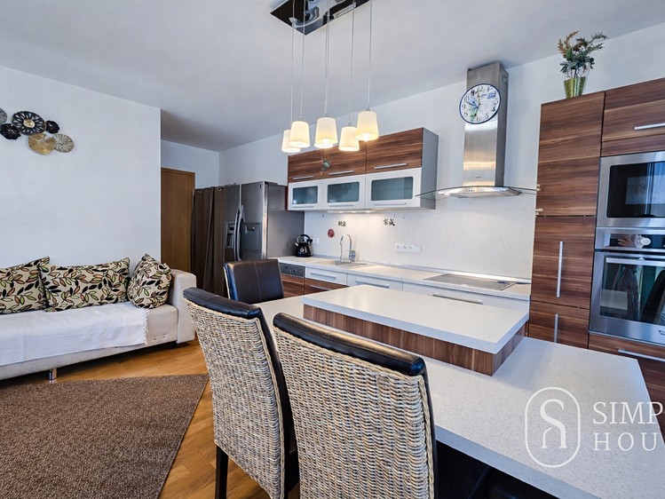 Pronájem bytu 2+kk 81 m² - foto 2