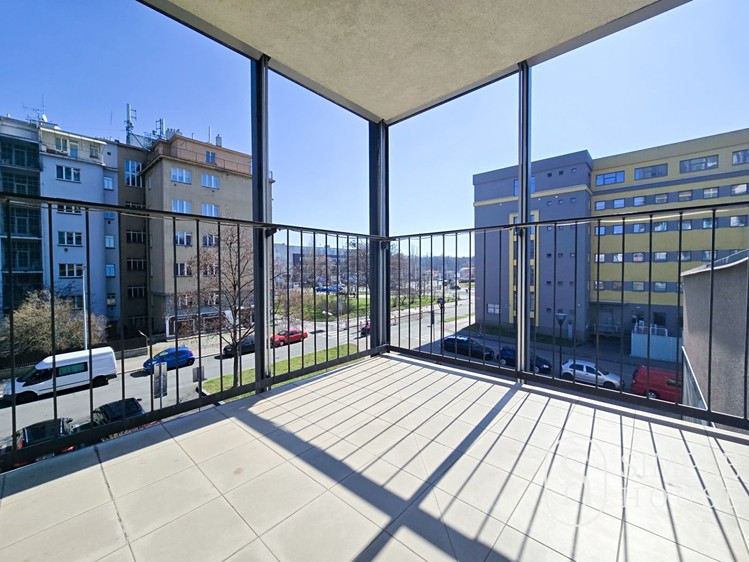 Pronájem bytu 2+kk 81 m² - foto 8