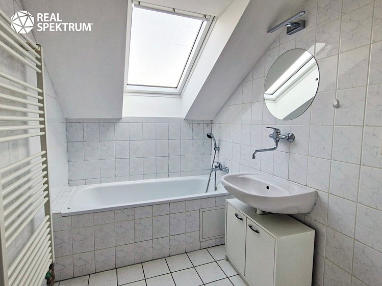 Pronájem bytu 2+1 63 m² - foto 3