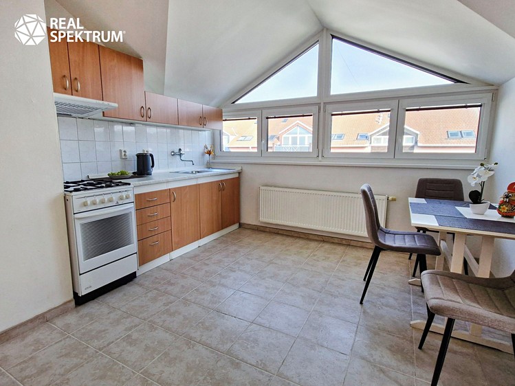 Pronájem bytu 2+1 63 m² - foto 1