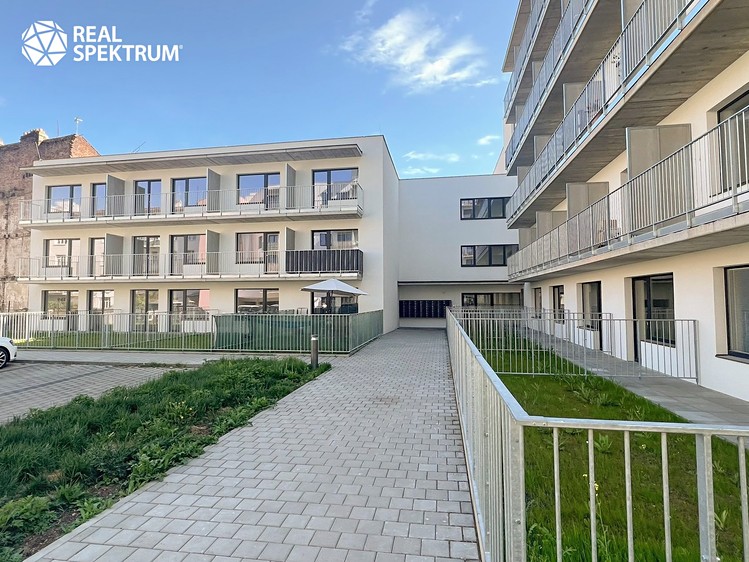 Pronájem bytu 1+kk 27 m² - foto 1