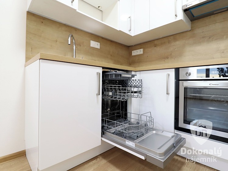 Pronájem bytu 2+kk 43 m² - foto 3