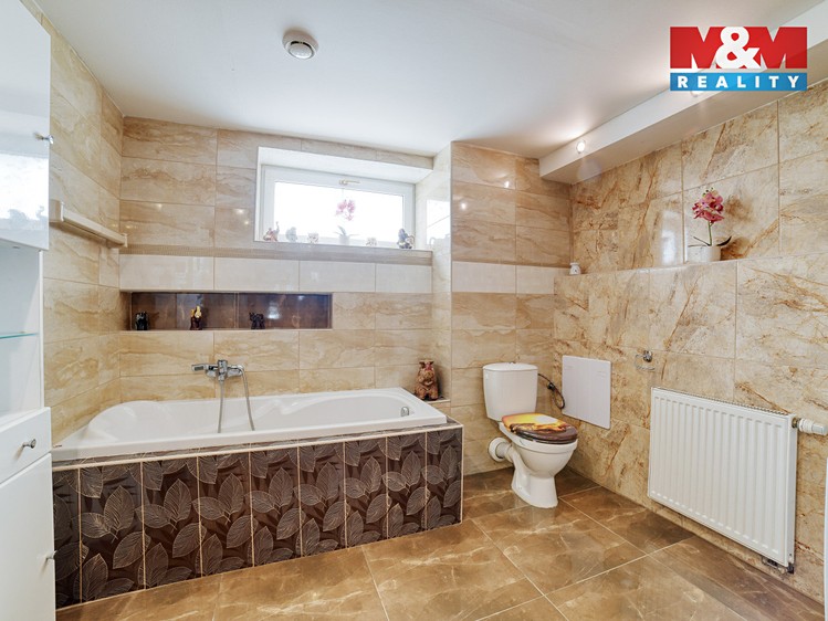 Prodej rodinného domu 252 m², pozemek 847 m² - foto 5