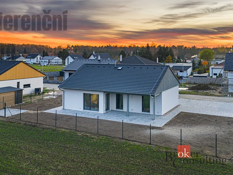 Prodej rodinného domu 90 m², pozemek 816 m² - foto 2