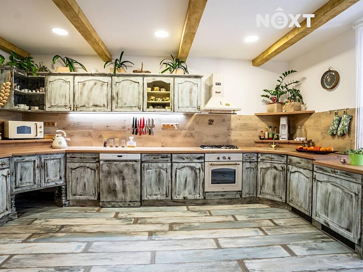 Prodej rodinného domu 178 m², pozemek 1 332 m² - foto 2