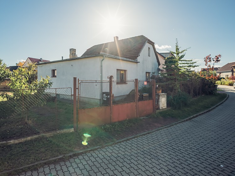 Prodej rodinného domu 111 m², pozemek 620 m² - foto 1