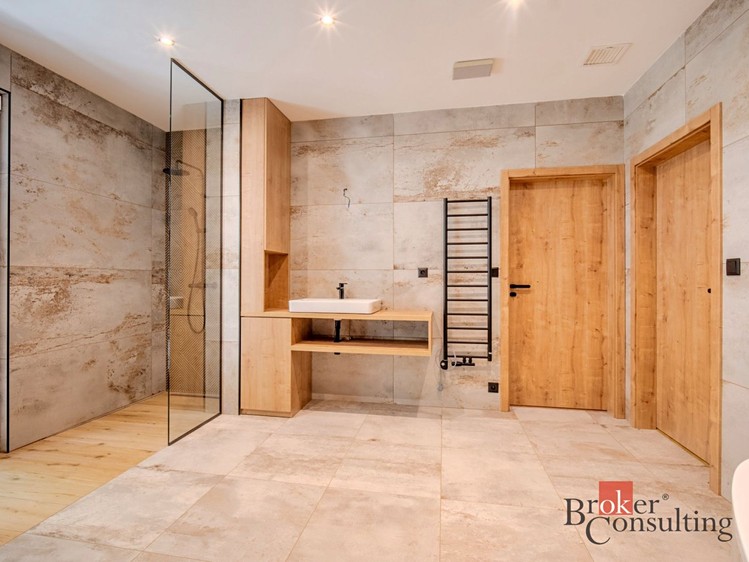 Prodej rodinného domu 450 m², pozemek 250 m² - foto 3