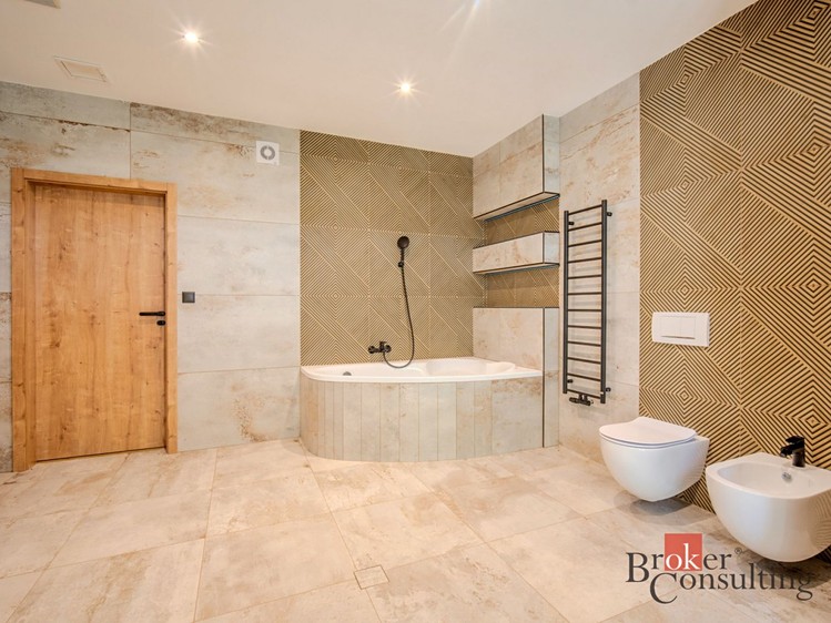 Prodej rodinného domu 450 m², pozemek 250 m² - foto 2