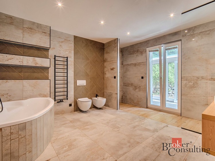 Prodej rodinného domu 450 m², pozemek 250 m² - foto 7