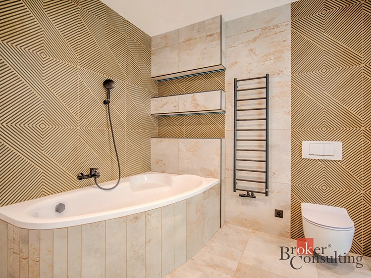 Prodej rodinného domu 450 m², pozemek 250 m² - foto 6