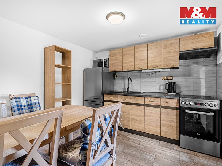 Prodej rodinného domu 142 m², pozemek 1 471 m² - foto 3