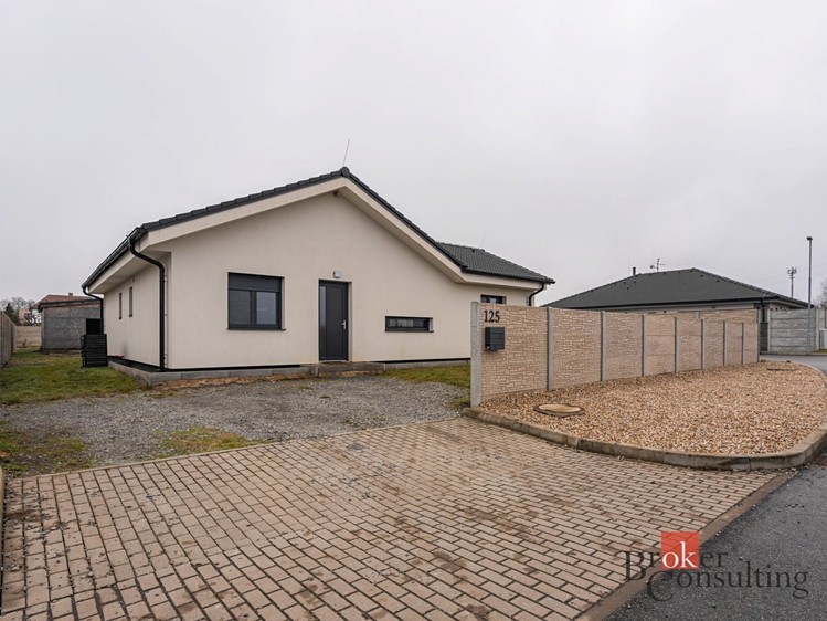 Prodej rodinného domu 104 m², pozemek 1 210 m² - foto 2