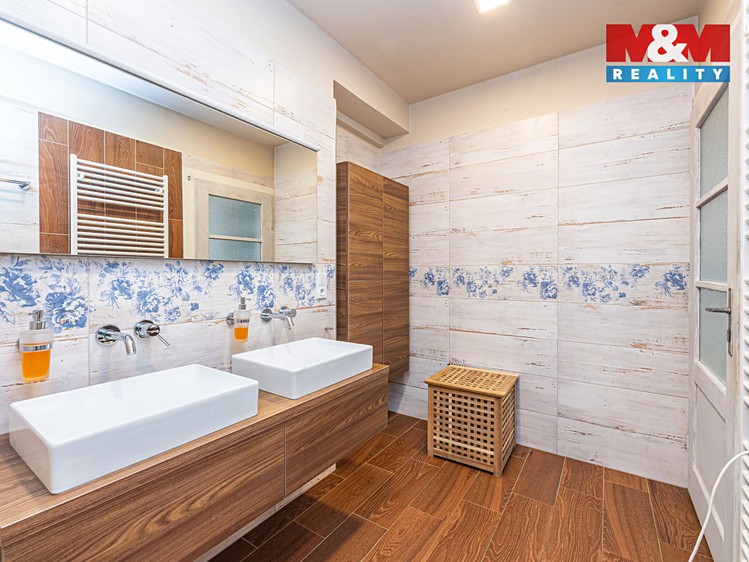 Prodej rodinného domu 195 m², pozemek 904 m² - foto 4
