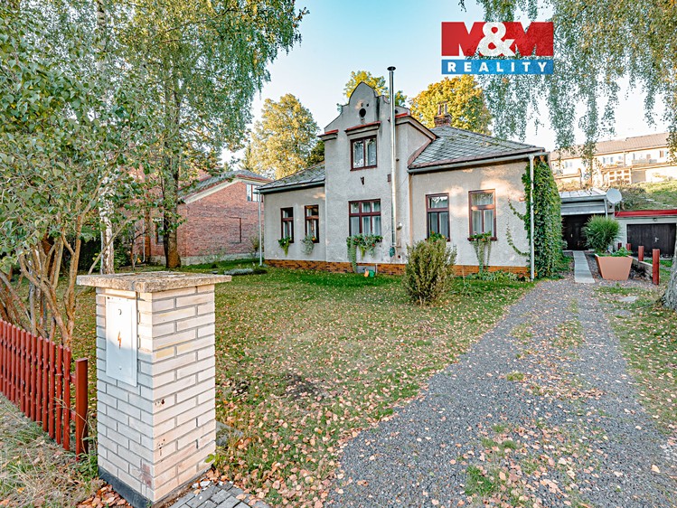 Prodej rodinného domu 195 m², pozemek 904 m² - foto 1