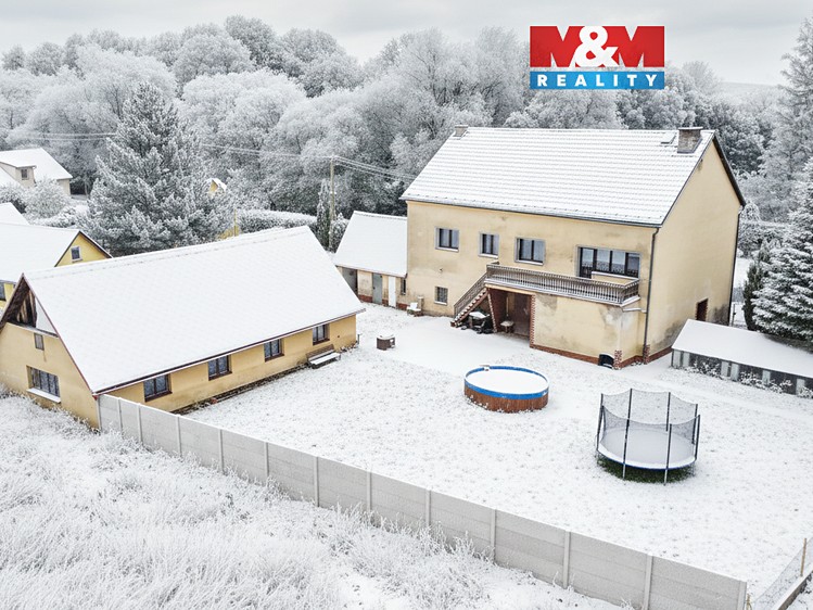 Prodej rodinného domu 250 m², pozemek 1 040 m² - foto 1