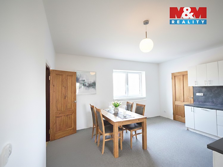 Prodej rodinného domu 250 m², pozemek 1 040 m² - foto 6