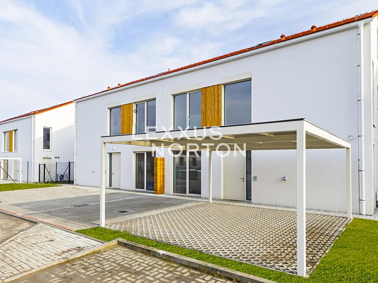Prodej rodinného domu 194 m², pozemek 516 m² - foto 1