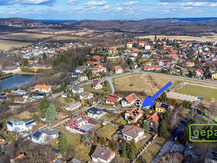 Prodej rodinného domu 350 m², pozemek 582 m² - foto 1