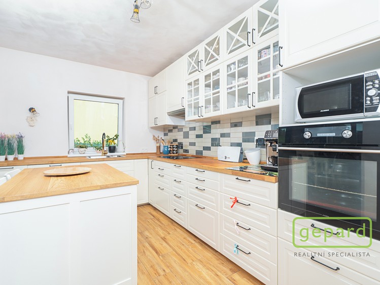 Prodej  rodinného domu 203 m², pozemek 1 089 m² - foto 4
