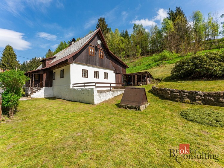 Prodej chalupy 214 m², pozemek 3 028 m² - foto 1