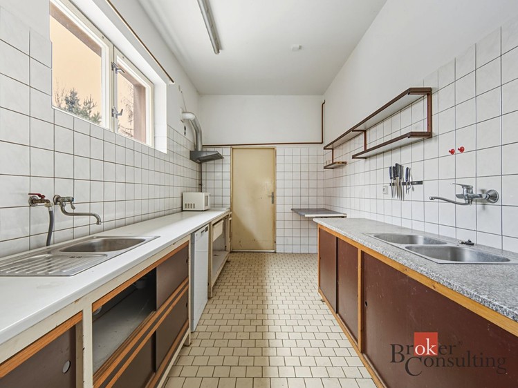 Prodej  rodinného domu 395 m², pozemek 992 m² - foto 5