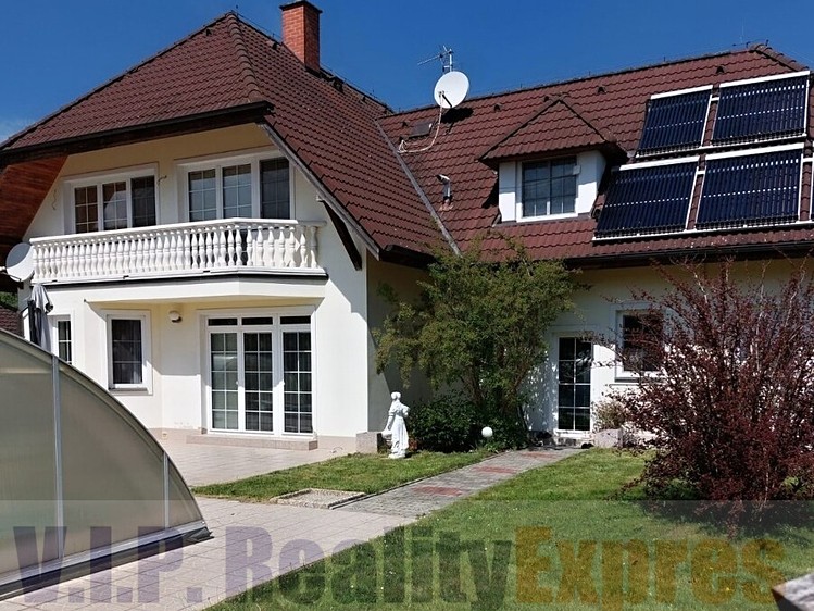 Prodej vily 340 m², pozemek 1 095 m² - foto 2
