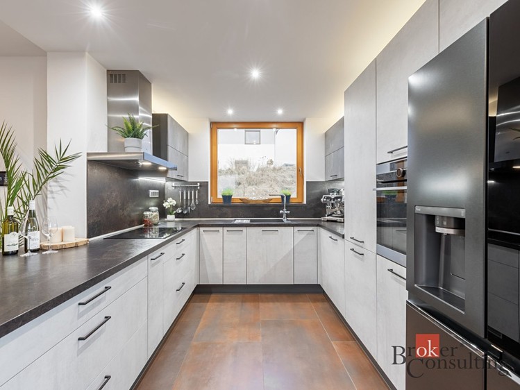 Prodej rodinného domu 138 m², pozemek 724 m² - foto 2