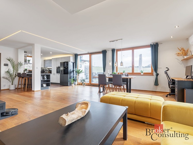 Prodej rodinného domu 138 m², pozemek 724 m² - foto 1