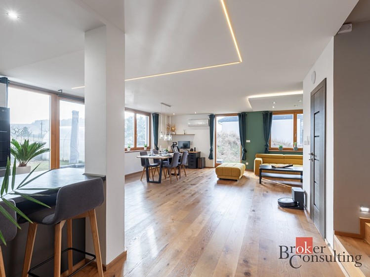 Prodej rodinného domu 138 m², pozemek 724 m² - foto 4