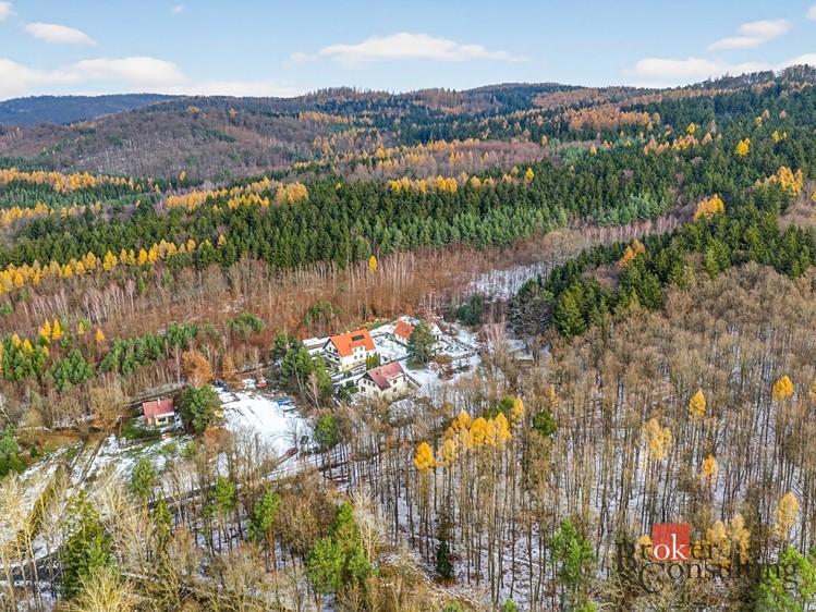 Prodej rodinného domu 301 m², pozemek 1 951 m² - foto 2