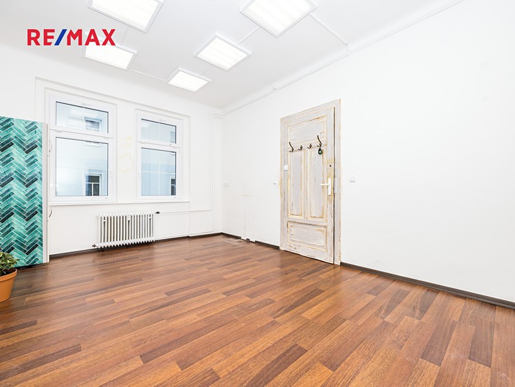 Prodej vícegeneračního domu 234 m², pozemek 262 m² - foto 2
