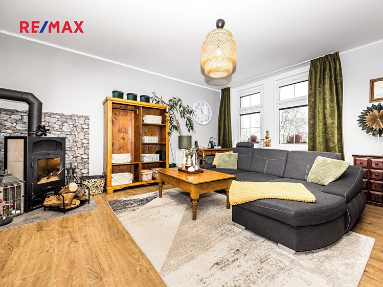 Prodej rodinného domu 234 m², pozemek 262 m² - foto 2