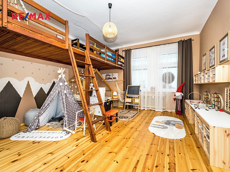 Prodej rodinného domu 234 m², pozemek 262 m² - foto 3