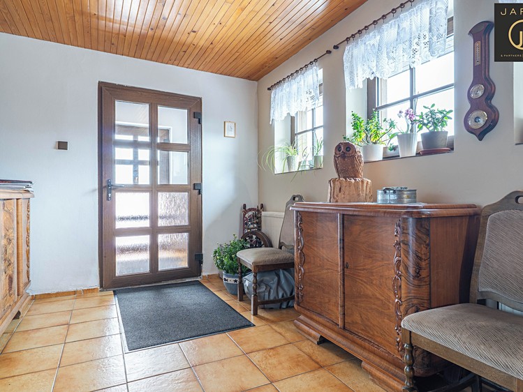 Prodej rodinného domu 870 m², pozemek 1 239 m² - foto 2