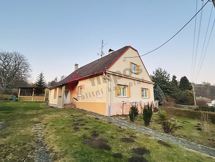Prodej rodinného domu 150 m², pozemek 1 194 m² - foto 2