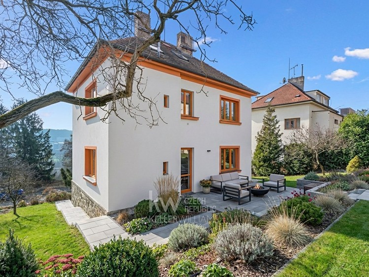 Prodej rodinného domu 205 m², pozemek 574 m² - foto 1