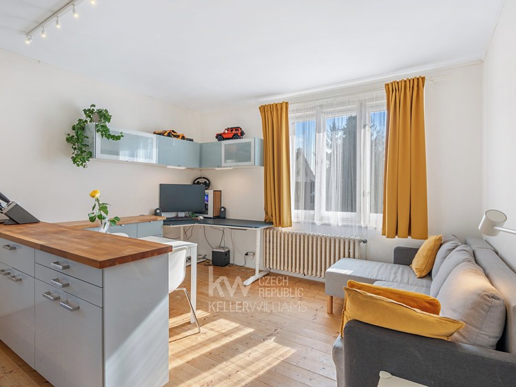 Prodej rodinného domu 205 m², pozemek 574 m² - foto 2