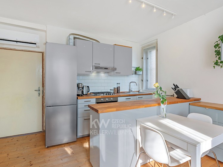 Prodej rodinného domu 205 m², pozemek 574 m² - foto 4