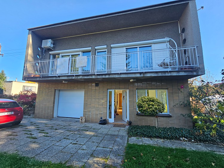 Prodej rodinného domu 145 m², pozemek 1 114 m² - foto 2