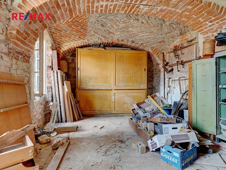 Prodej vícegeneračního domu 1 200 m², pozemek 2 155 m² - foto 8