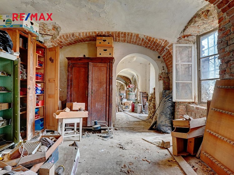 Prodej vícegeneračního domu 1 200 m², pozemek 2 155 m² - foto 6