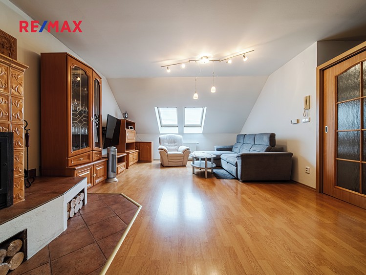 Prodej rodinného domu 354 m², pozemek 1 128 m² - foto 2