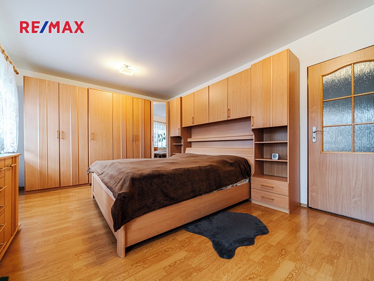 Prodej rodinného domu 354 m², pozemek 1 128 m² - foto 8