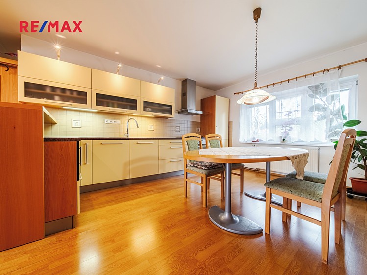 Prodej rodinného domu 354 m², pozemek 1 128 m² - foto 6