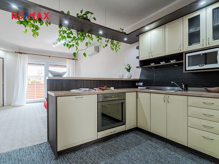 Prodej  rodinného domu 276 m², pozemek 181 m² - foto 4