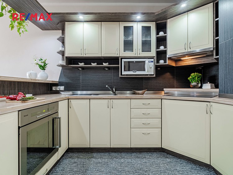 Prodej  rodinného domu 276 m², pozemek 181 m² - foto 5