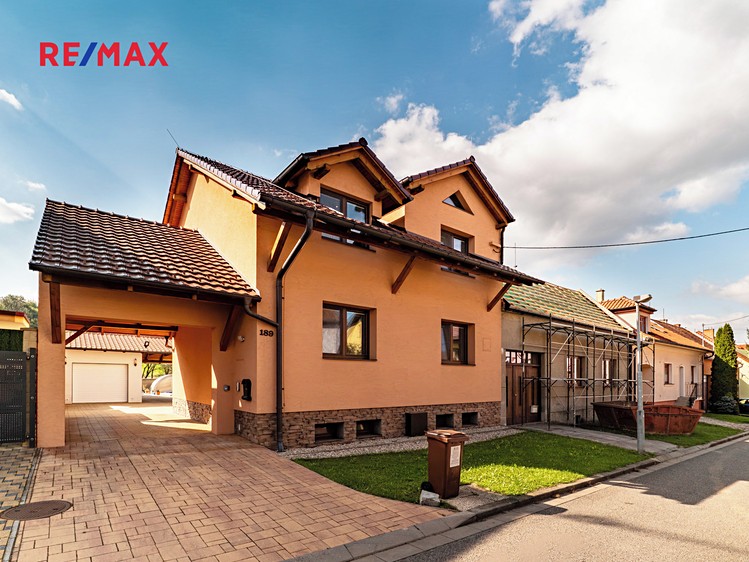 Prodej rodinného domu 351 m², pozemek 586 m² - foto 2