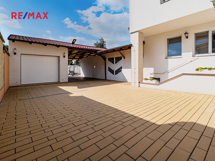 Prodej rodinného domu 351 m², pozemek 586 m² - foto 4
